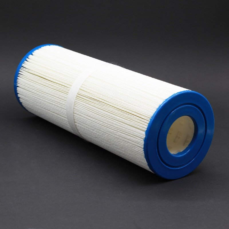 Exemple de filtre de spa blanc et bleu