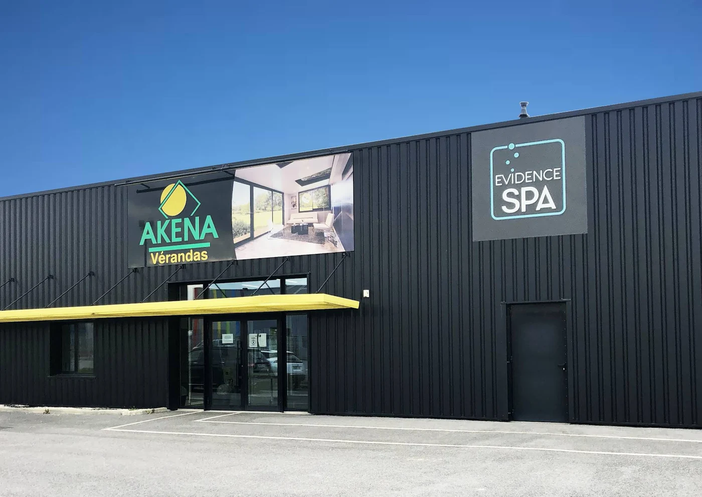 Façade du showroom Évidence Spa à Couëron, photographie publiée par l’établissement en octobre 2020